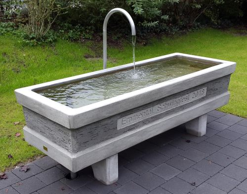 Brunnentrog Modell B, Wassereinlauf Bauseits